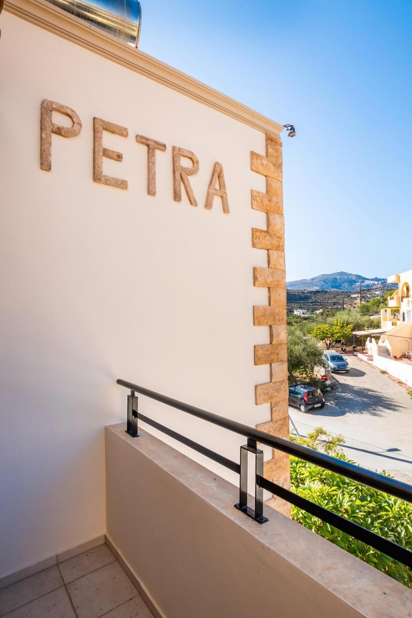 Petra Studios Карпатос Екстериор снимка