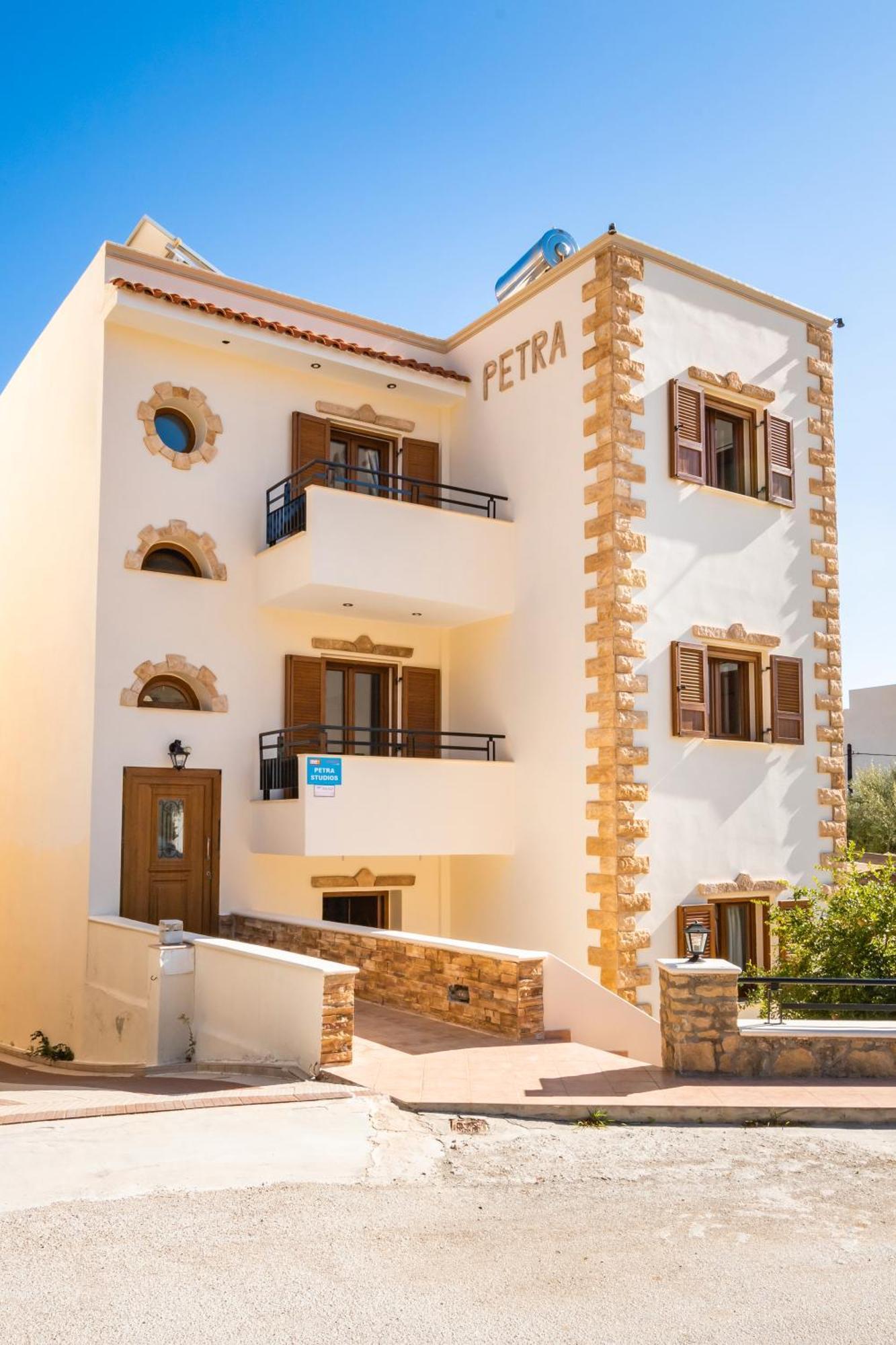 Petra Studios Карпатос Екстериор снимка
