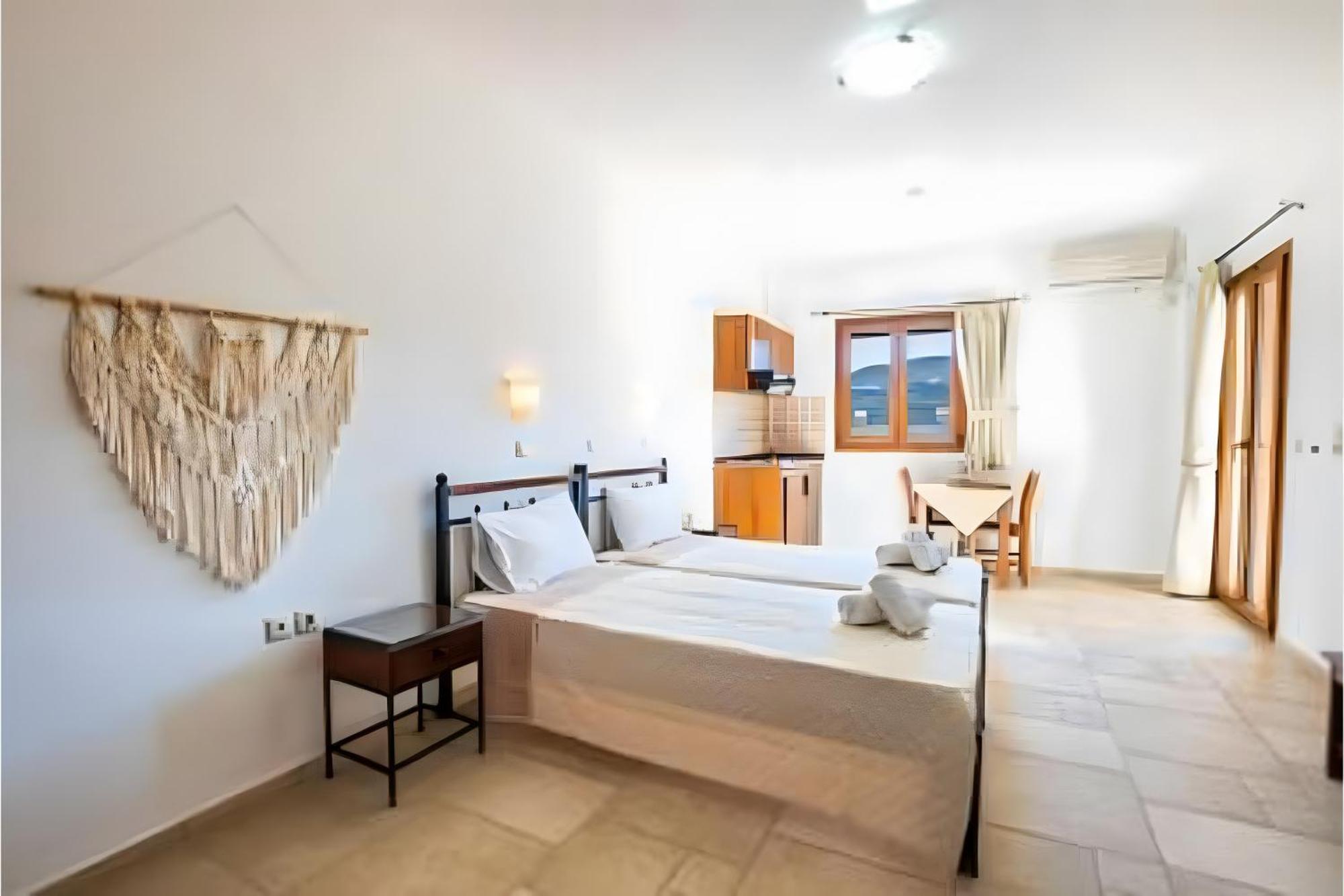 Petra Studios Карпатос Екстериор снимка